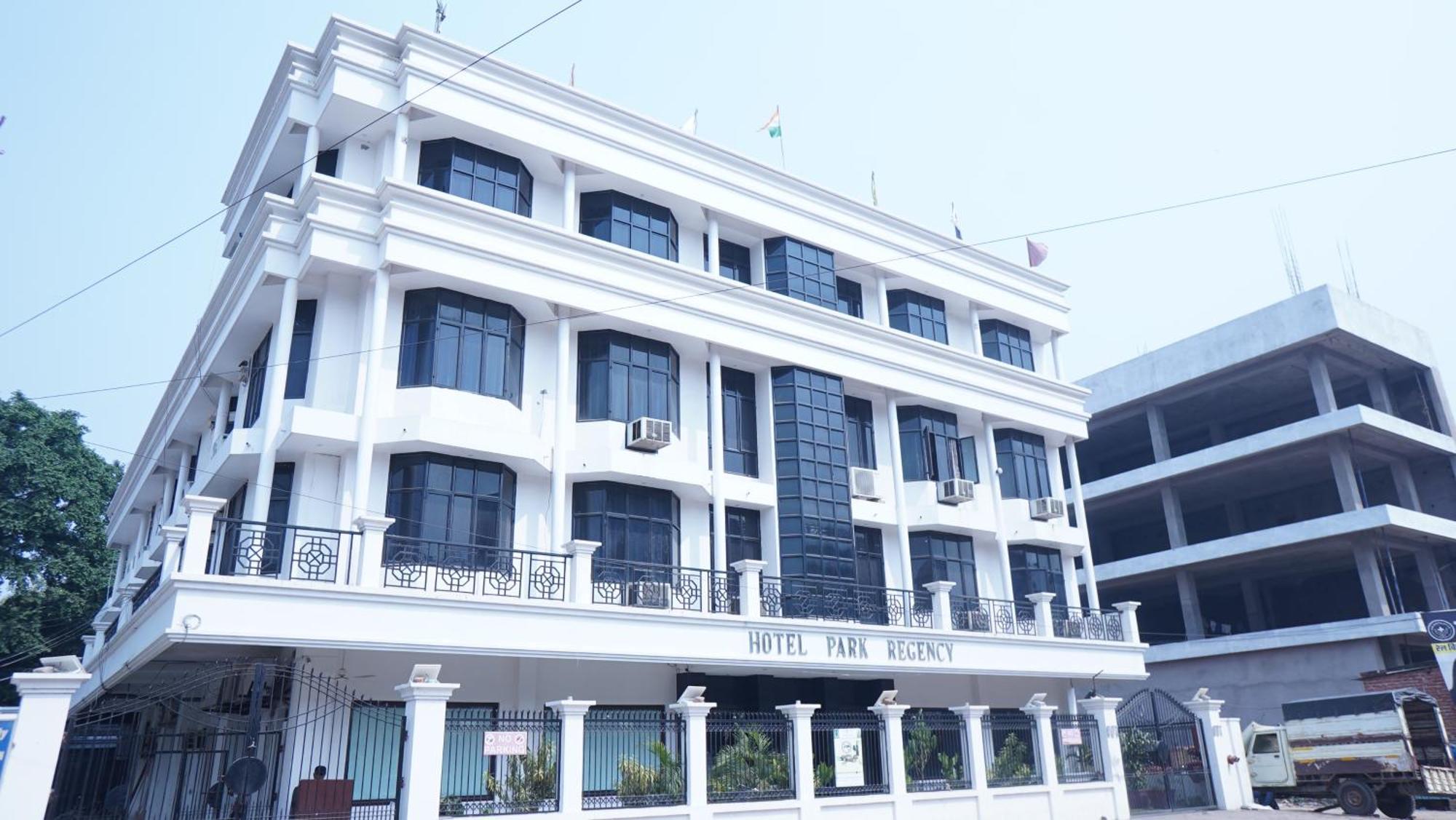 Hotel Park Regency Gorakhpur Exterior foto